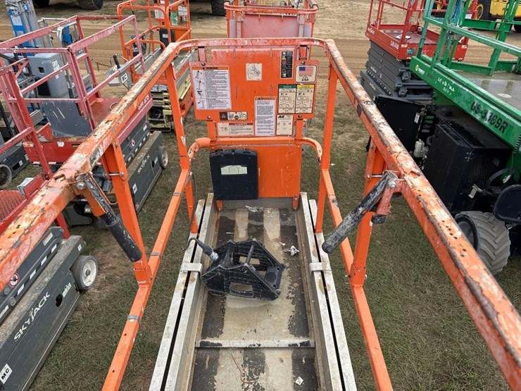 2008-jlg-2630es-image-11