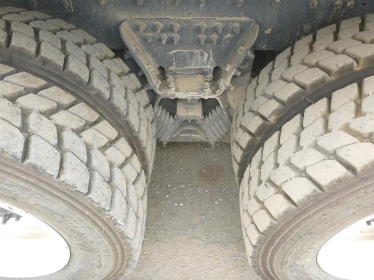 2008-sterling-lt9500-image-23