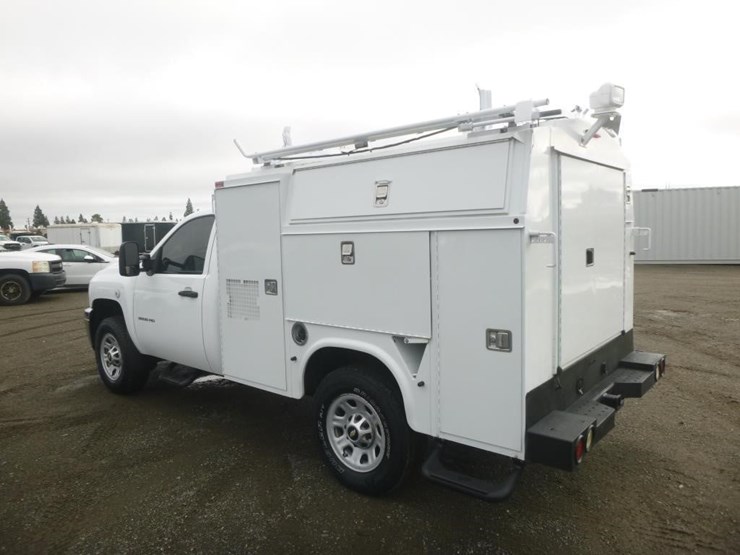 2012-chevrolet-3500-image-4