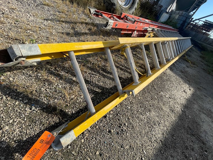 #1899-•-fastenal-fiberglass-extension-ladder-image-2