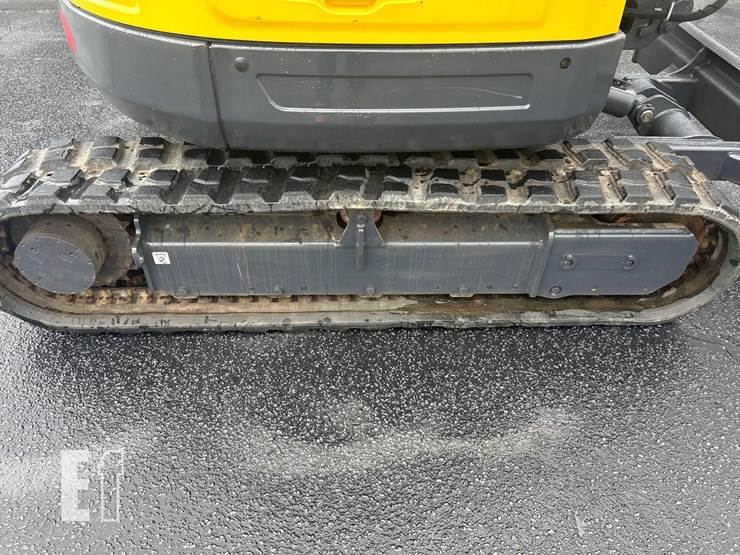 2023-new-holland-e60c-image-25