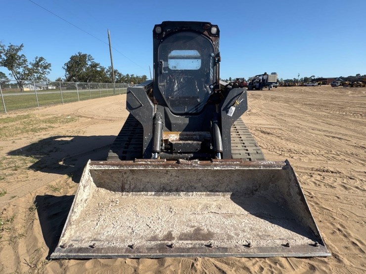 2012-john-deere-329d-image-3