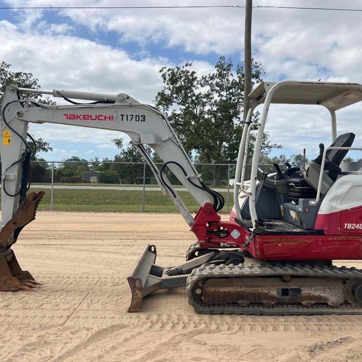 2018 TAKEUCHI TB240