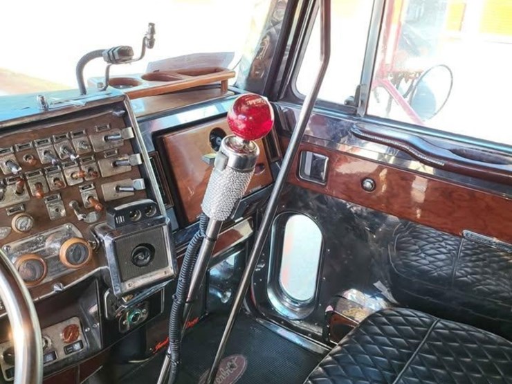 1990-peterbilt-379-image-3