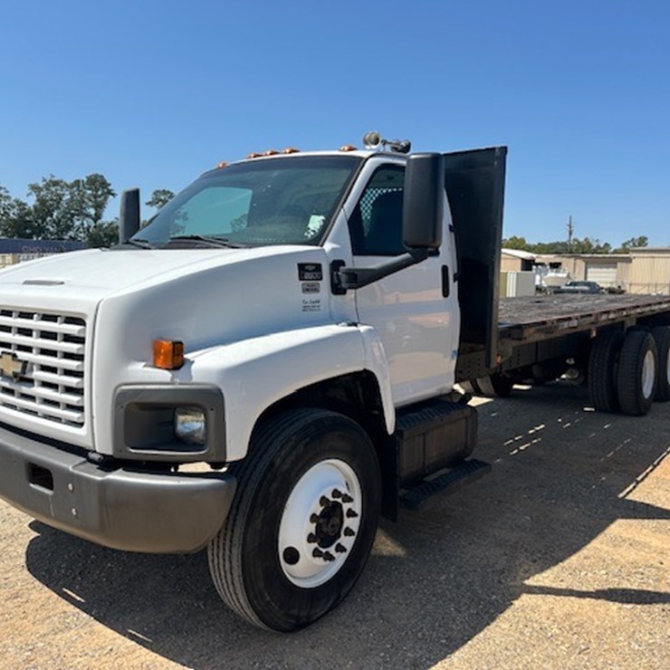 #102 • 2008 CHEVROLET C8500