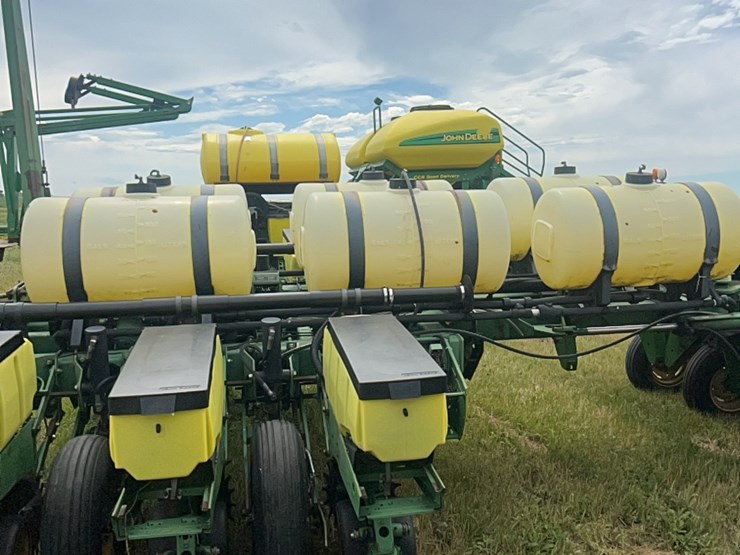 john-deere-7200-image-21