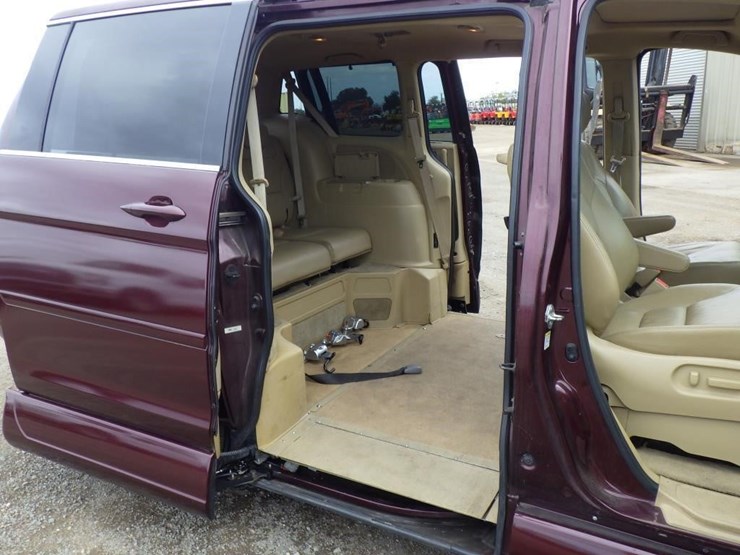 2010-honda-odyssey-image-9