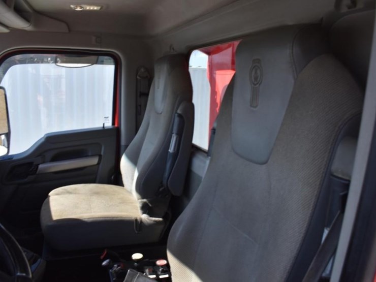 2018-kenworth-t880-image-21