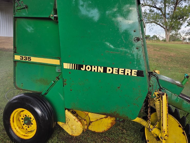 john-deere-335-image-2