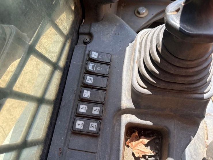 2021-takeuchi-tl12v2-image-27