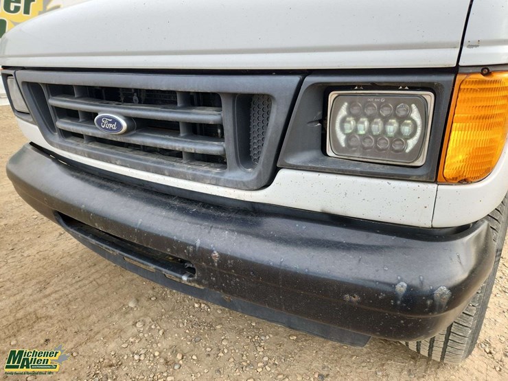 2005-ford-cargo-image-35