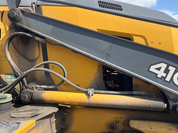2018-deere-410l-image-25