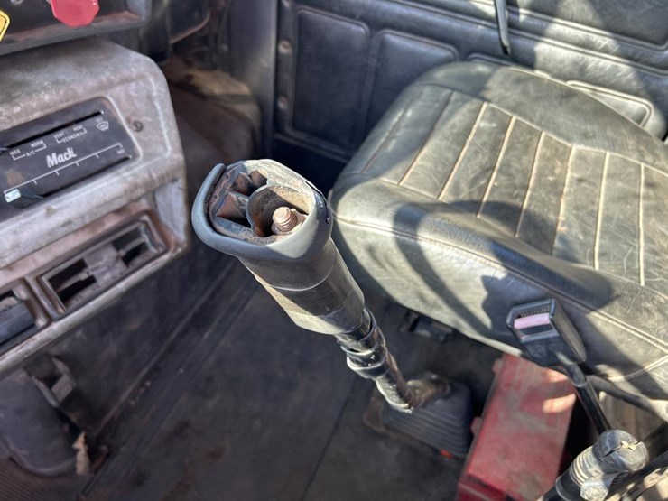 1993-mack-dm690s-image-59