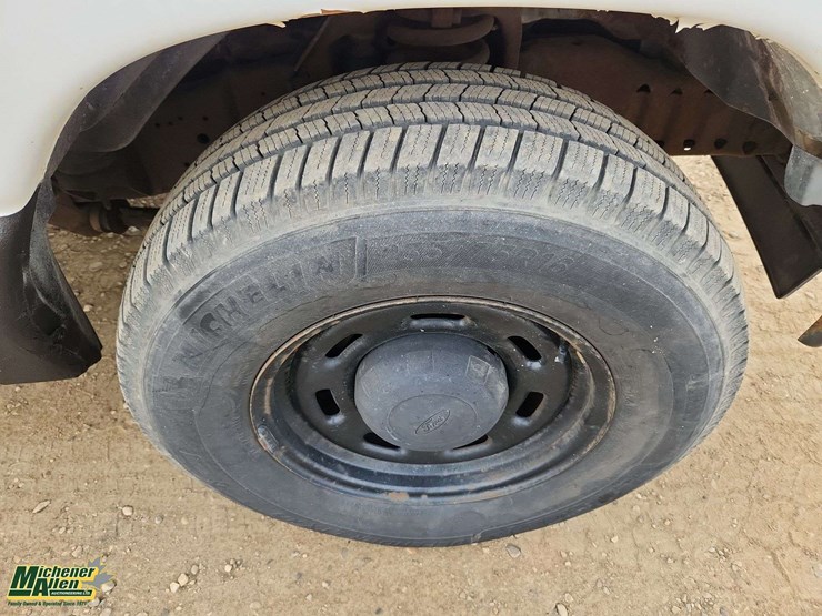 2005-ford-cargo-image-26