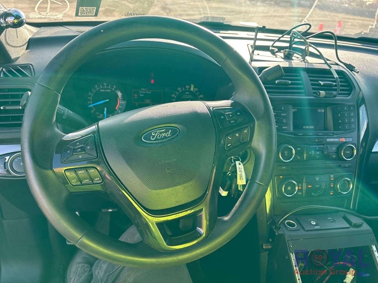 2017-ford-explorer-image-14