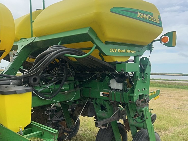 john-deere-16-image-12