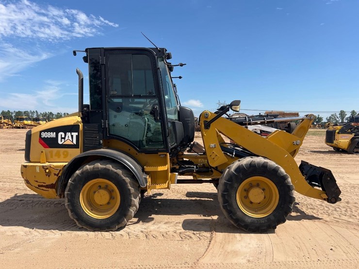 2019-caterpillar-908m-image-5