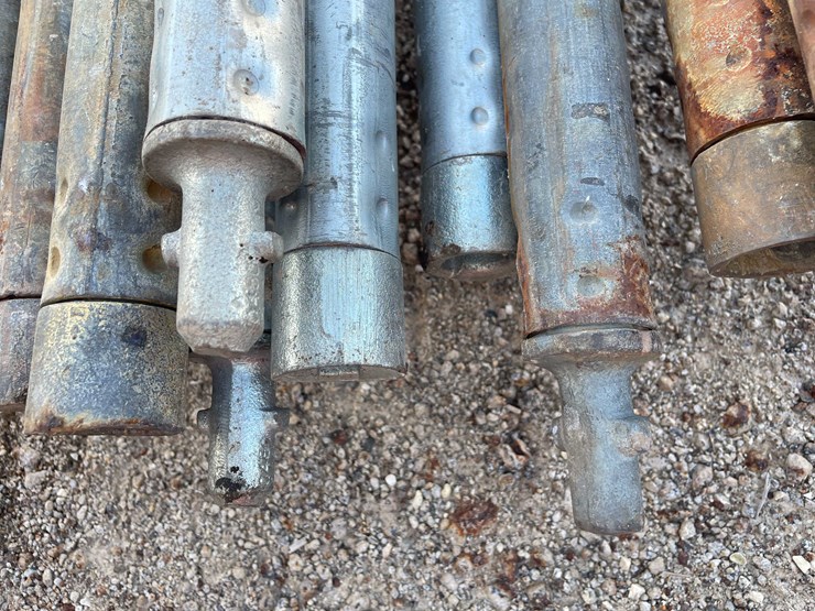 #1944-•-(14)-scaffold-tubes-with-end-fittings-image-4
