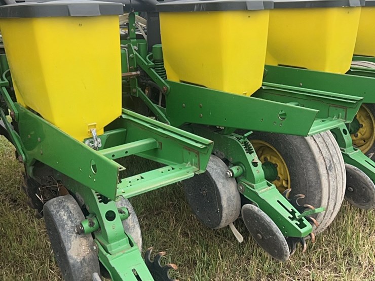 john-deere-16-image-70
