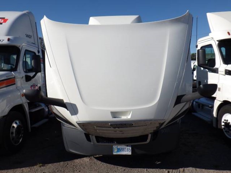 freightliner-cascadia-126-image-14