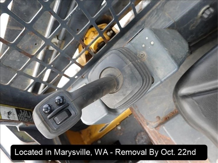 2016-deere-317g-image-7