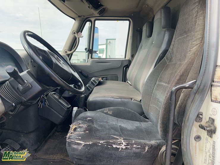 2009-international-durastar-4300-image-11