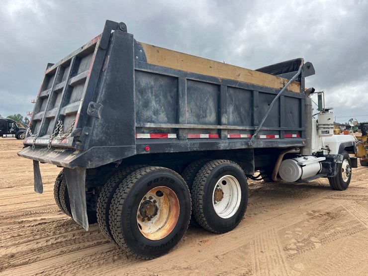2002-mack-rd688s-image-2