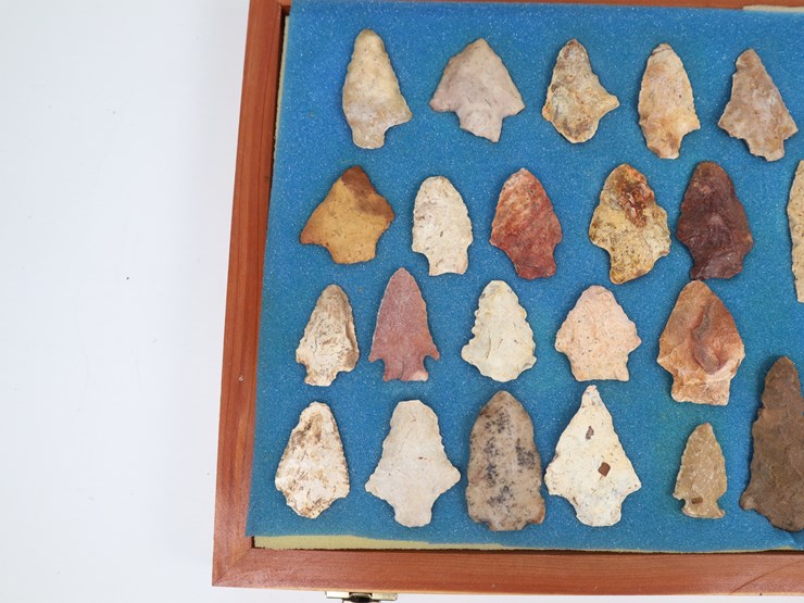 #60-•-#4166-•-(30)-framed-native-american-artifacts-image-3