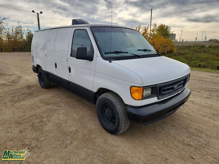 2005-ford-cargo-image-4