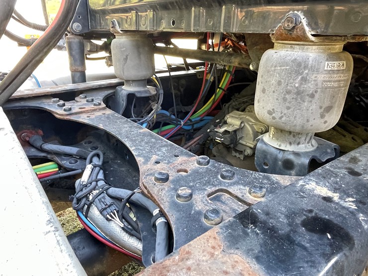 #1666-•-2019-freightliner-cascadia-semi-tractor-(title-in-delay)-image-48