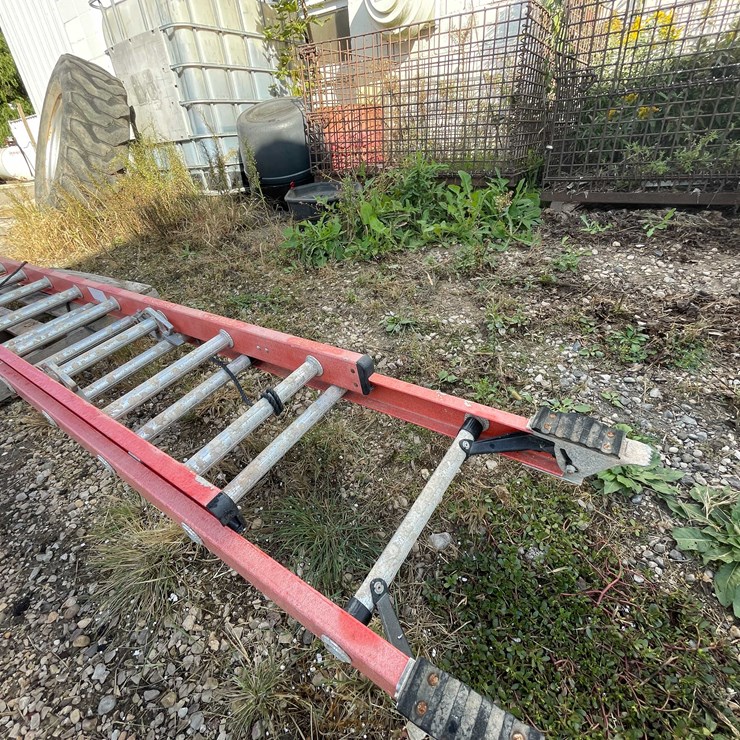 #1902 • Fiberglass Extension Ladder