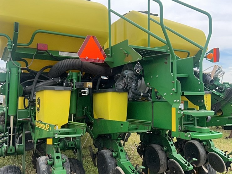 john-deere-16-image-37