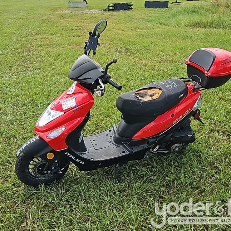 Strada 50cc Scooter (Not Running)