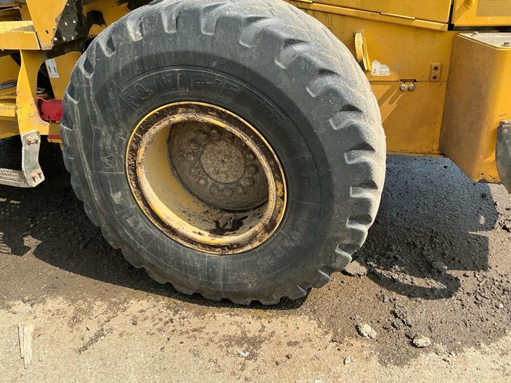 2018-deere-524k-image-52