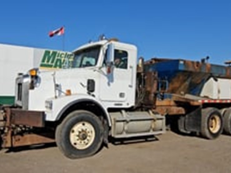 2002-freightliner-fld112-image-5