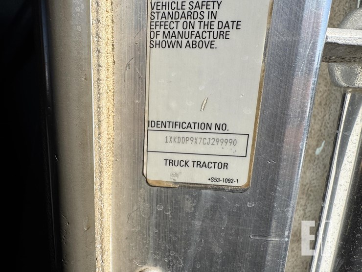 2011-kenworth-t800-image-35