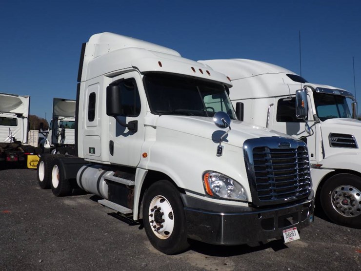 2018-freightliner-cascadia-125-image-2