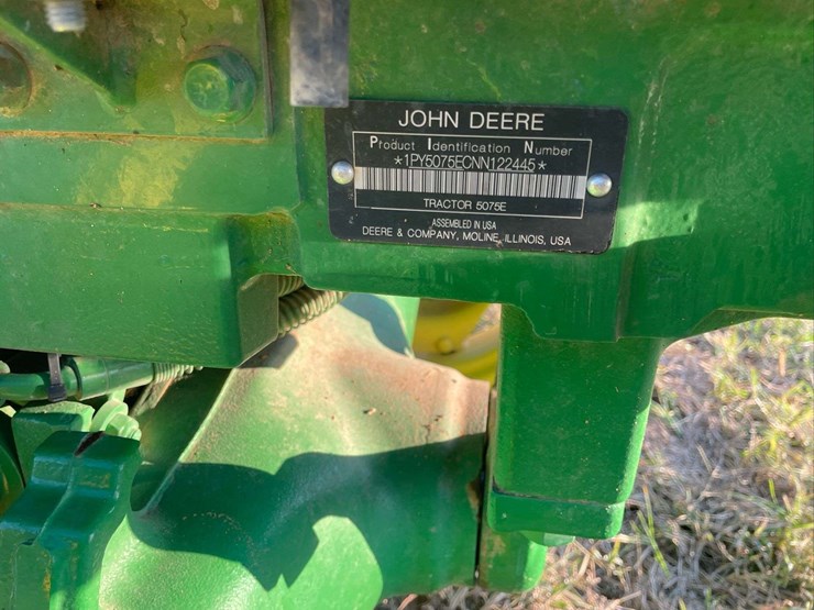 2022-john-deere-5075e-image-30