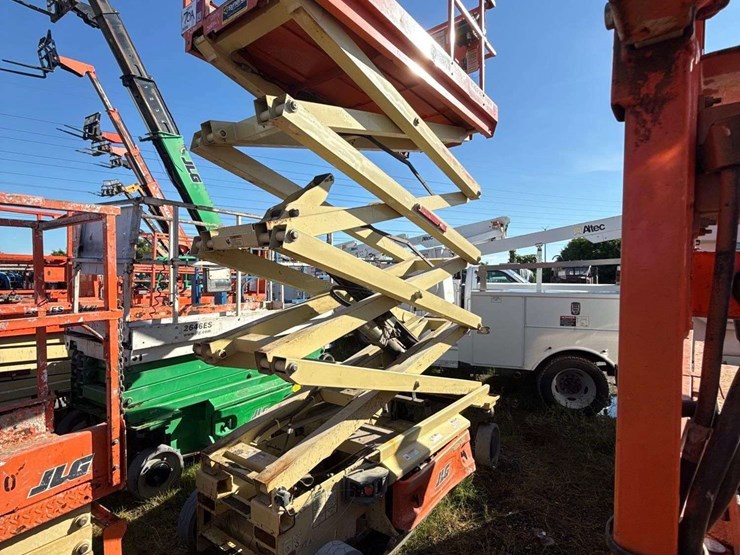 2018-jlg-3246es-image-1