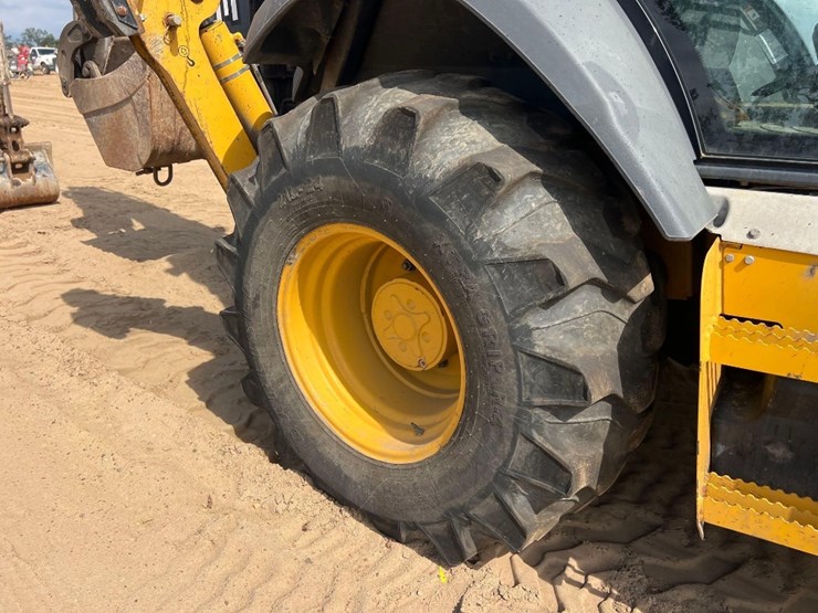 2018-deere-410l-image-27