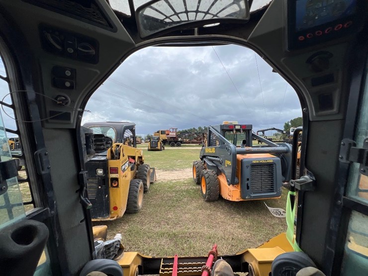 2017-caterpillar-246d-image-24