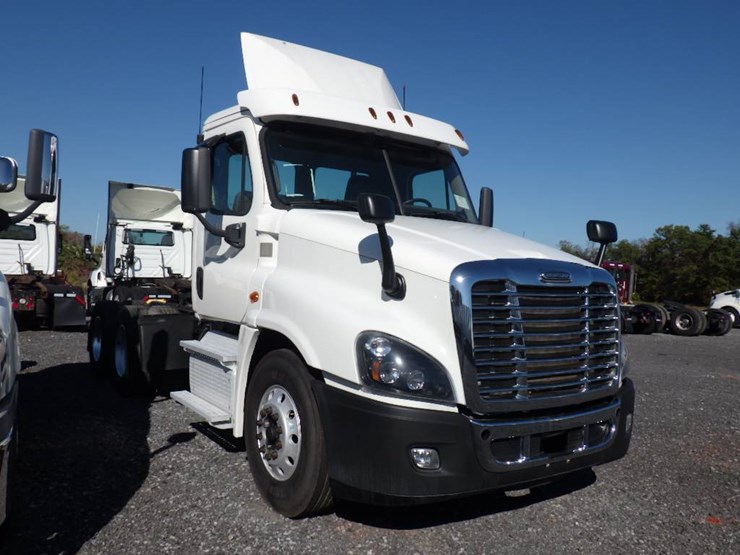 2018-freightliner-cascadia-125-image-2