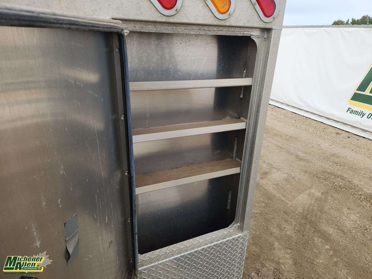 2014-peterbilt-384-image-36