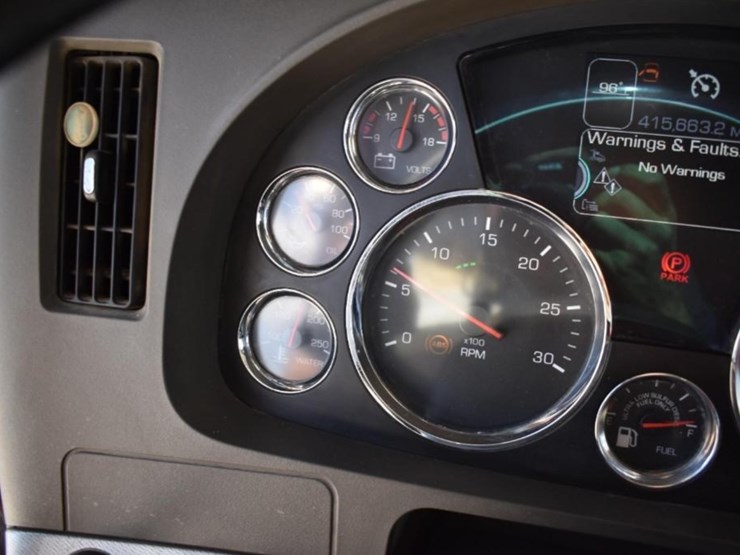 2018-kenworth-t880-image-39