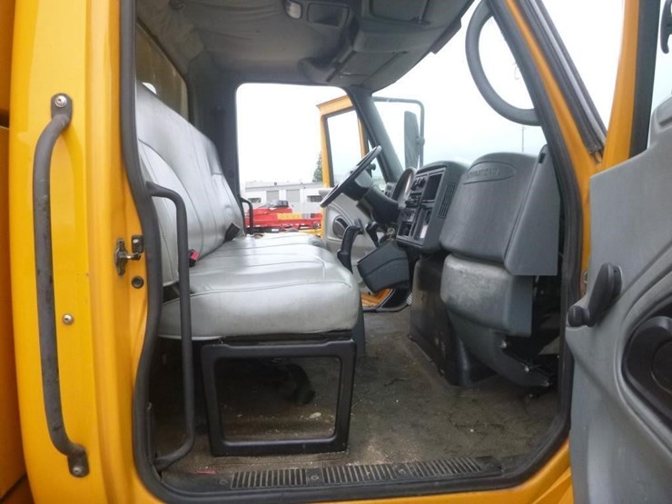 2004-international-durastar-4200-image-13