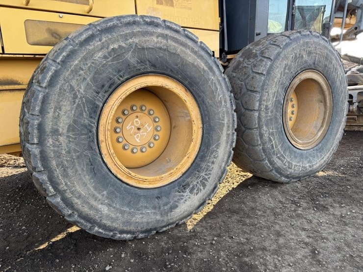 2011-deere-872gp-image-33