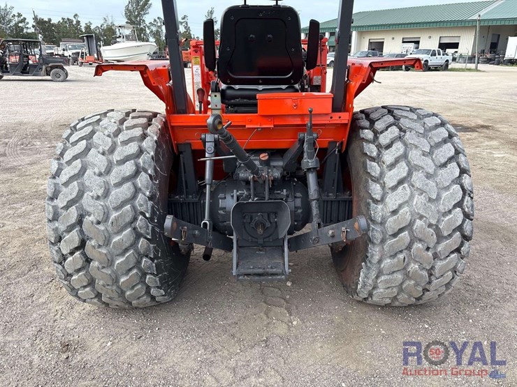 kubota-m4700-51hp-utility-loader-tractor-image-26