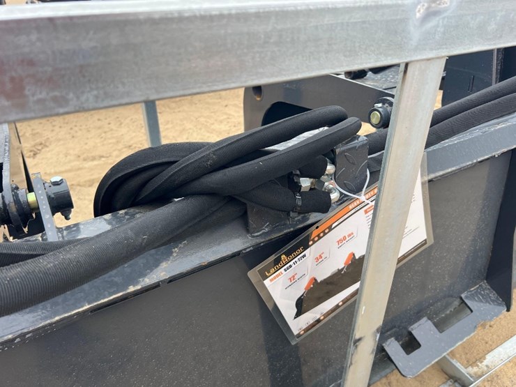 unused-landhonor-sgb-11-72w-72"-grapple-bucket-image-7