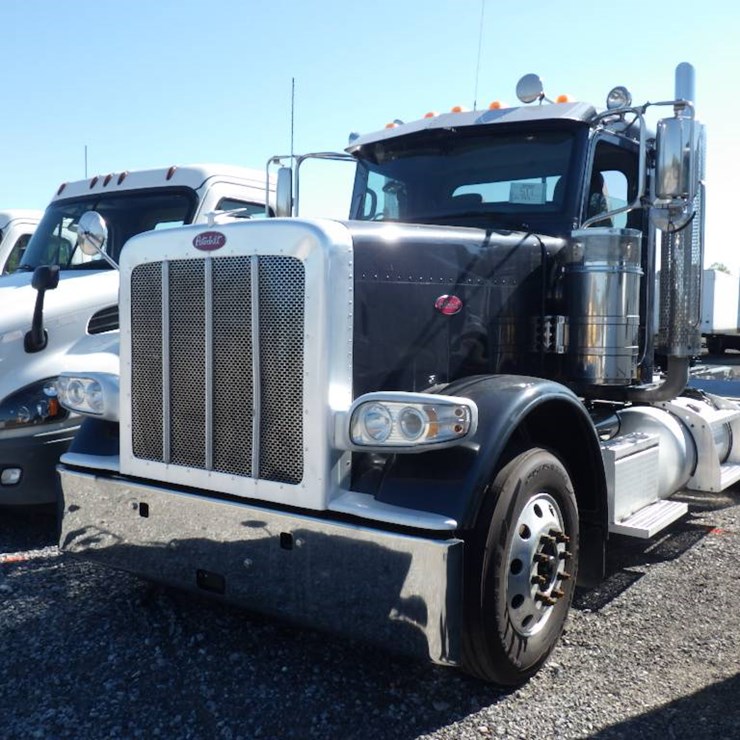 2020 PETERBILT 389
