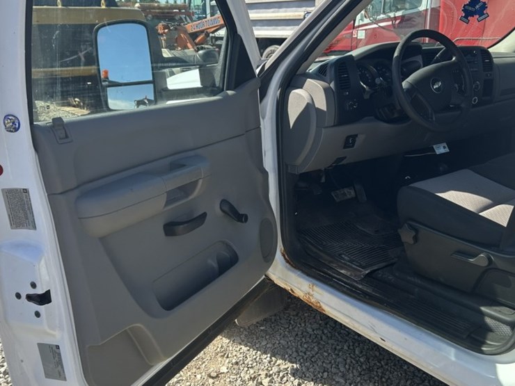 2008-chevrolet-silverado-3500-image-44